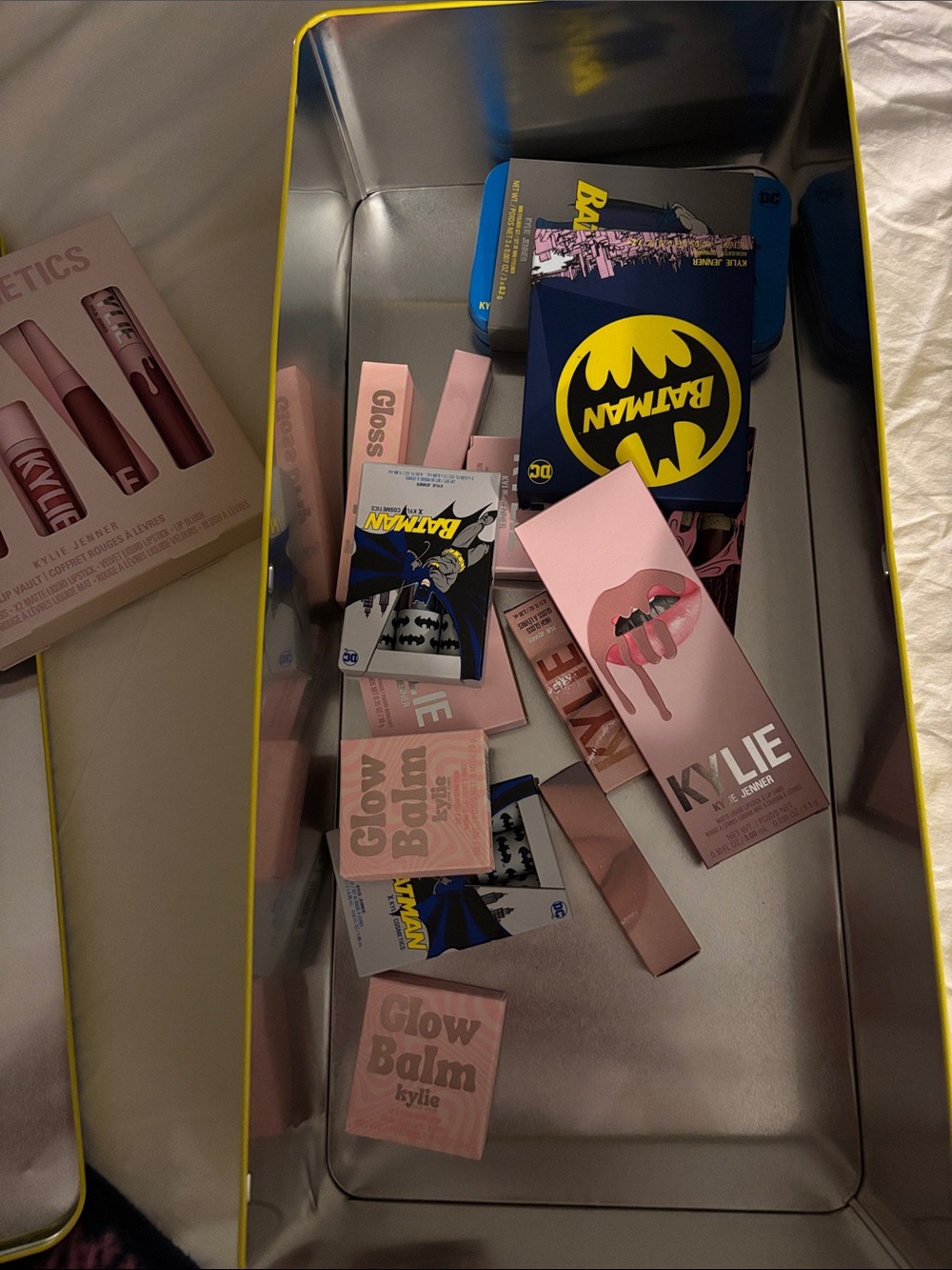 Kylie Cosmetics Batman Collab Box - Picture 2 of 2